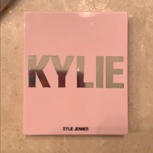 Cheers darling Kylie cosmetic highlighter